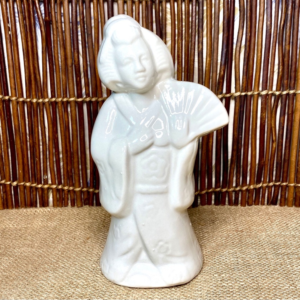 Vintage Benihana of Tokyo Geisha White Mug Cup White Ceramic Japan Tiki